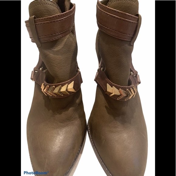 Gianni Bini Derryn Booties, Sz 10 - Picture 9 of 10